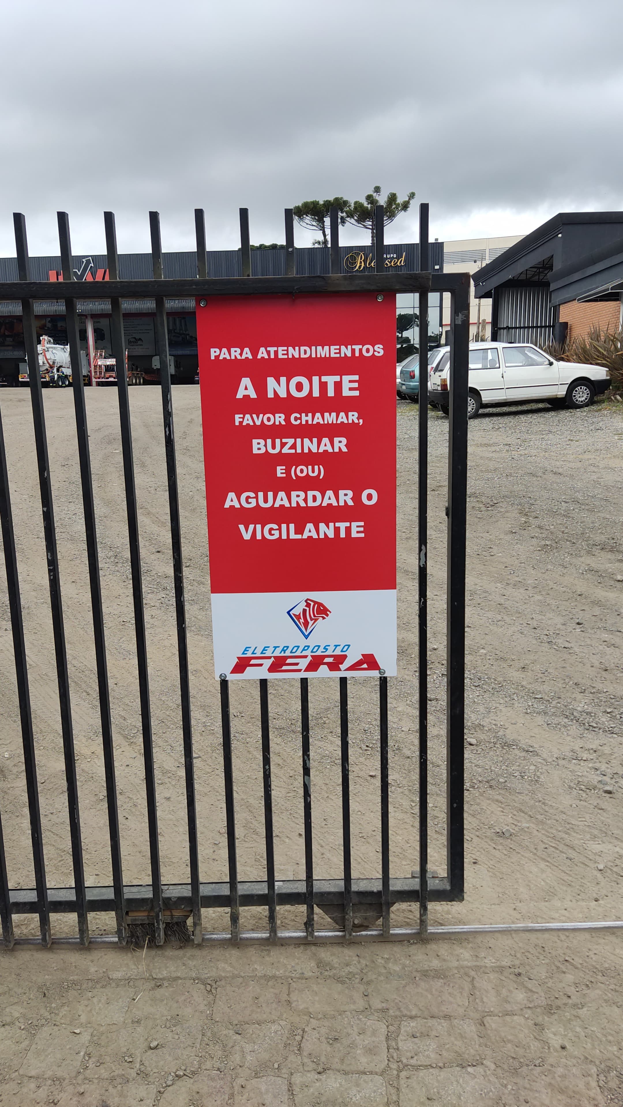 Placa de atendimento noturno